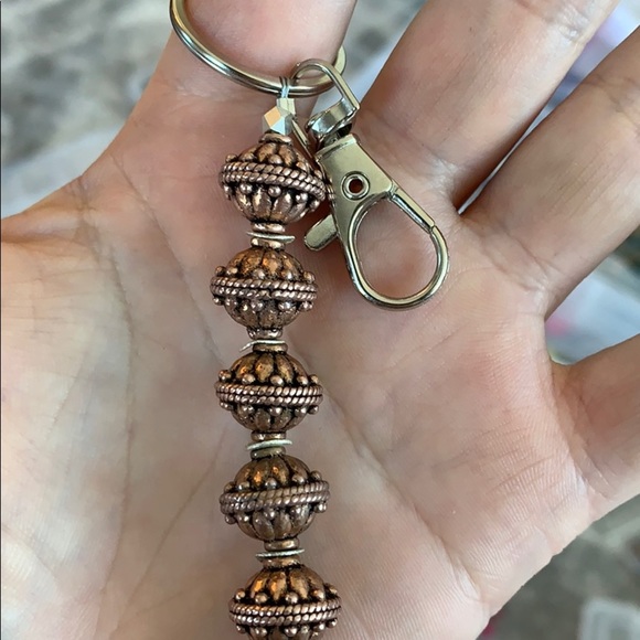 Handmade metal beaded keychain - Picture 7 of 9